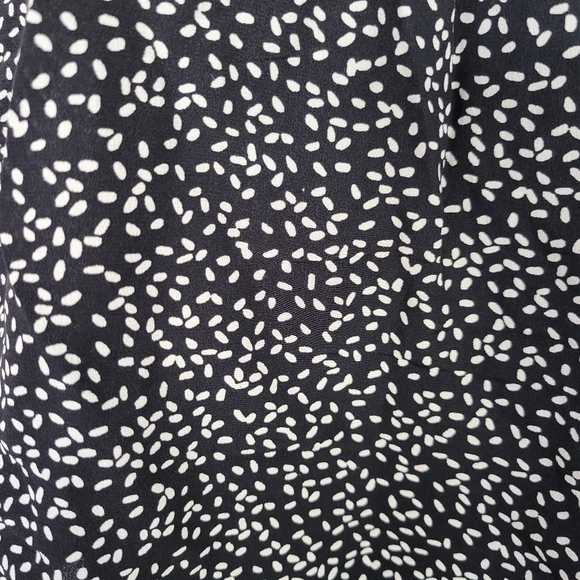 Halogen Tank Top Black with White Pattern Smocked Neck 100% Silk MP Med Petite - Picture 3 of 7